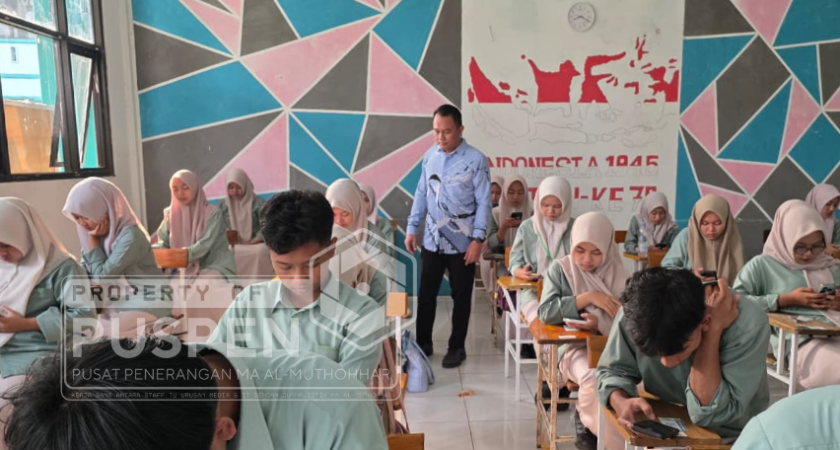 Pastikan ASAT Berjalan dengan Baik, Kepala MA Al-Muthohhar Melakukan Pemantauan Langsung Terhadap Pelaksanaan Ujian